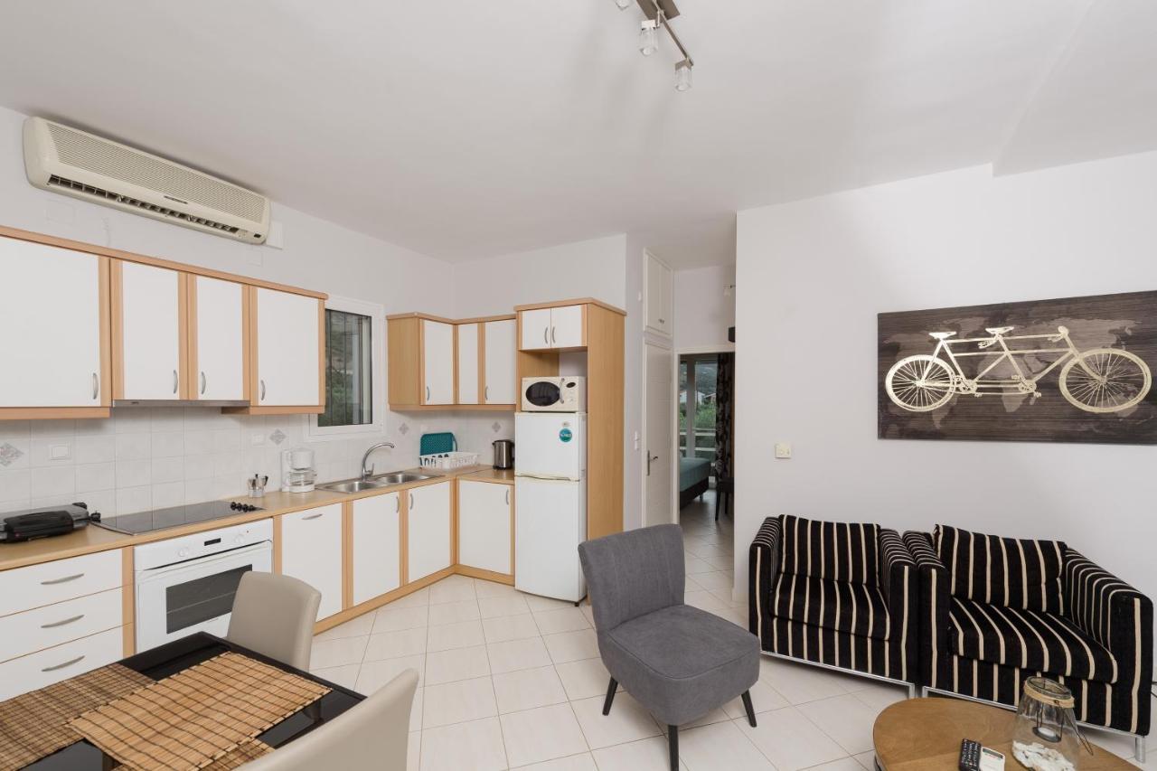 Punda 4 Seasons Apartment Diakopto Exterior photo